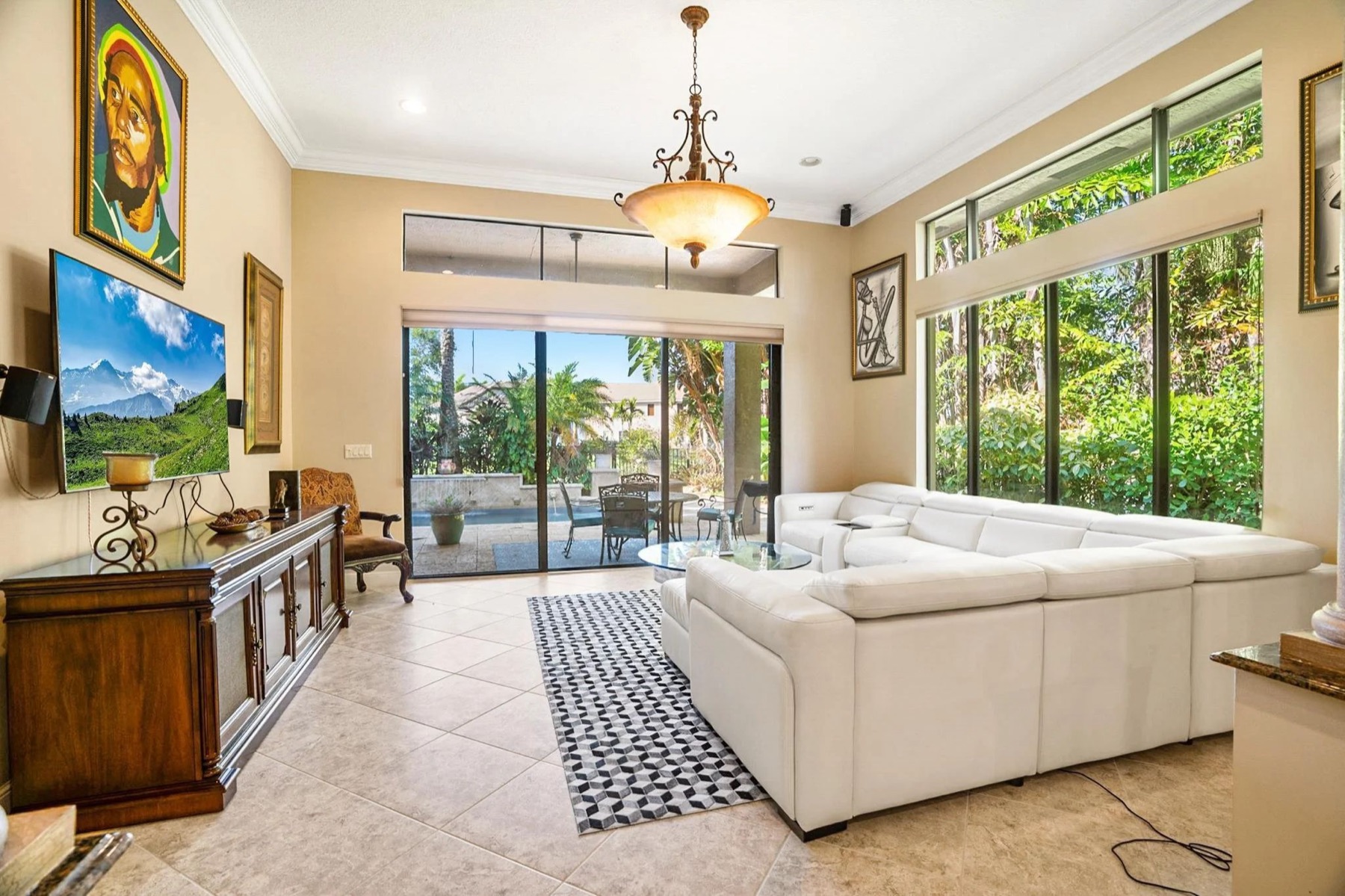 3483 Collonade Drive — interior